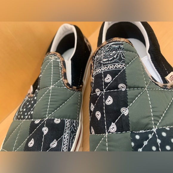 Vans - Picture 2 of 8